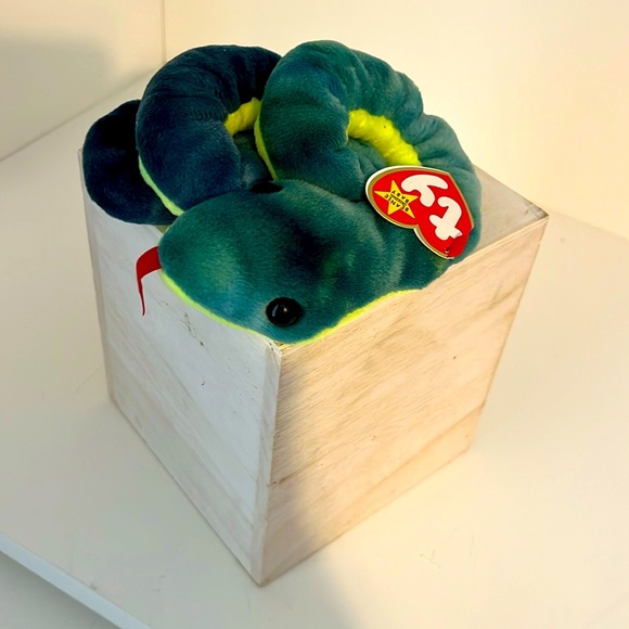 NWT vintage 1997 HISSY the snake TY BEANIE BABIE - Picture 1 of 4
